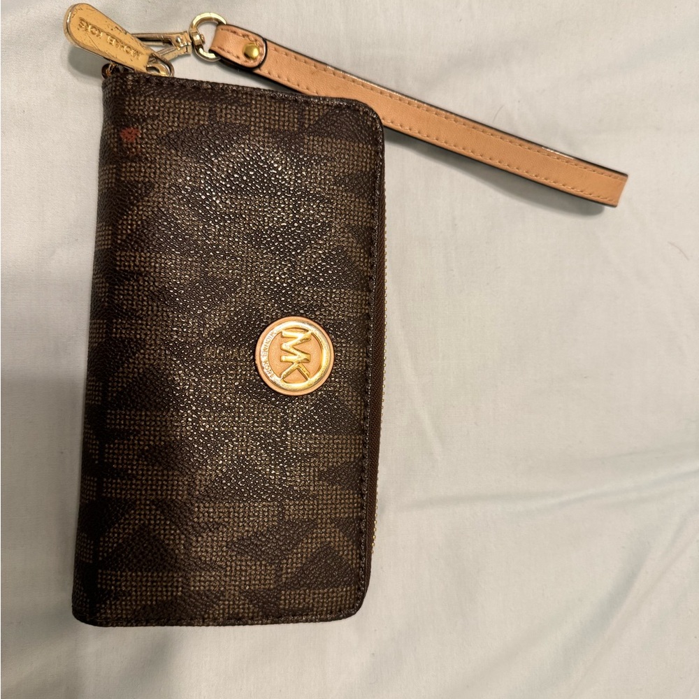 Michael Kors wristlet wallet